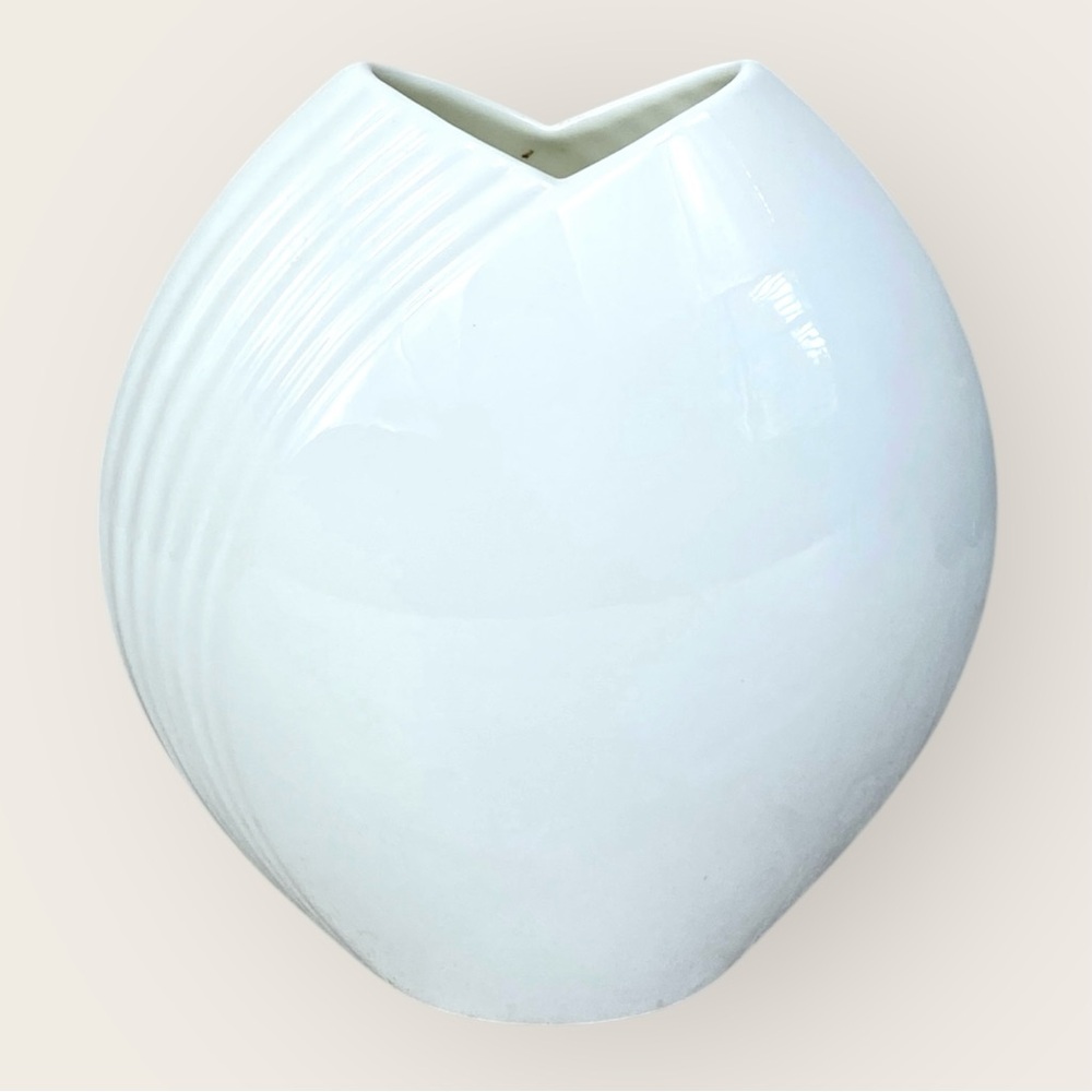 Vintage Bone China Christopher Stuart White Vase  Tempest Y1510  8” Swirl